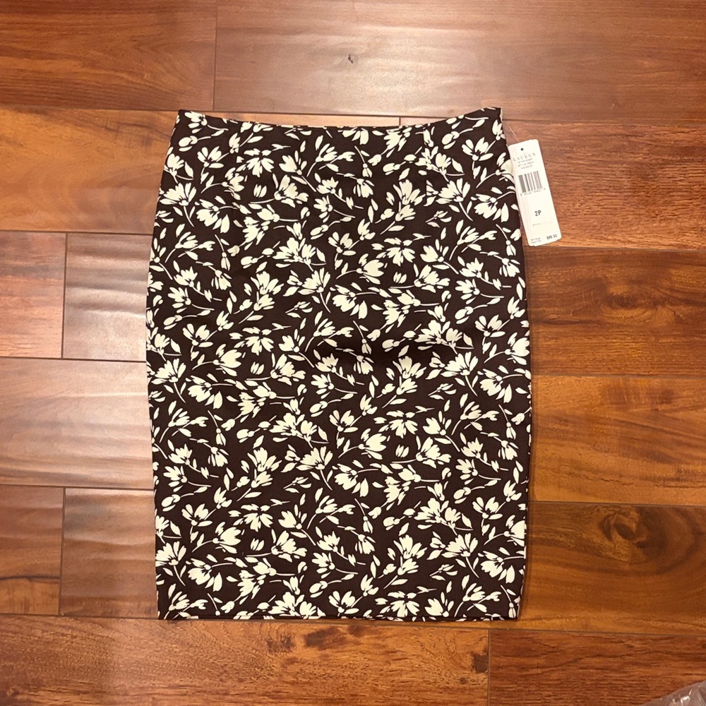 Lauren Ralph Lauren Brown & White Floral Pencil Skirt Size 2P NWT - Picture 2 of 9